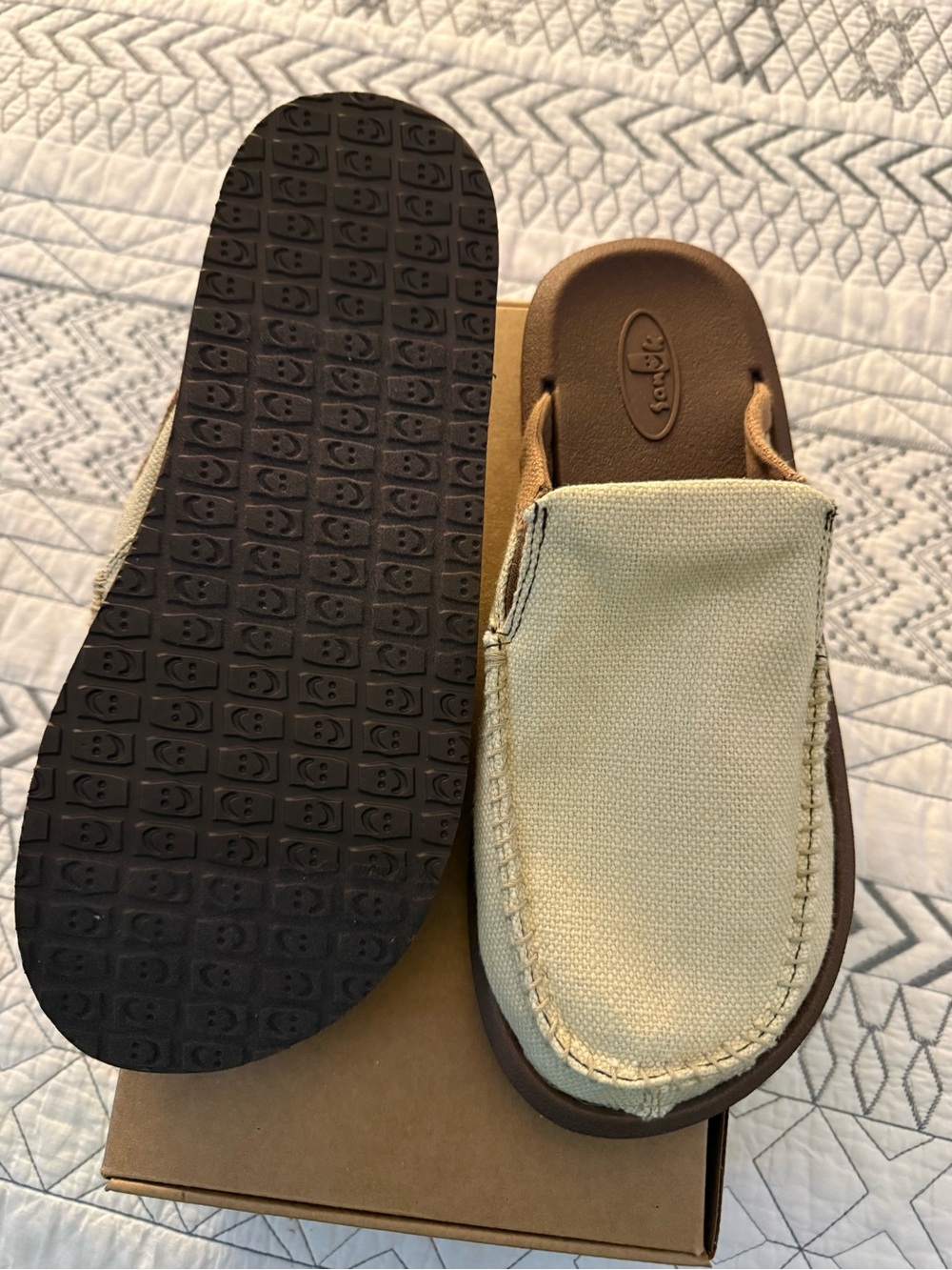 Sanuk Men’s Canvas Slip-On Loafers in Cream and Brown Footbed - Picture 3 of 5